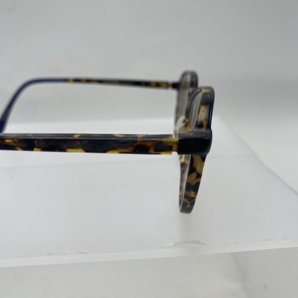 Elegant Tortoise and Blue Women's Sunglasses - Picture 6 of 16